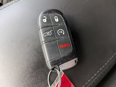 Used 2020 Jeep Grand Cherokee Altitude RWD image 32