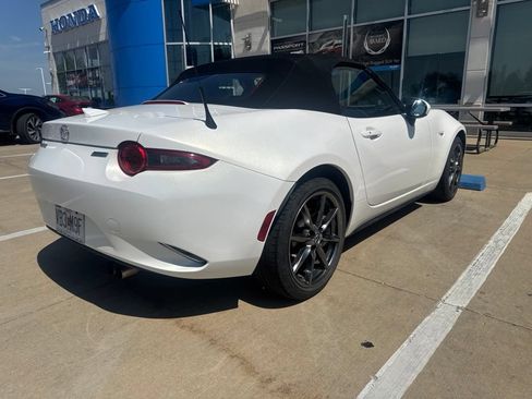 Used 2017 MAZDA MX-5 Miata Grand Touring RWD image 4