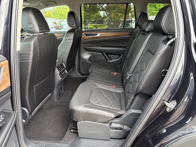 Used 2025 Volkswagen Atlas SE AWD/4WD image 14