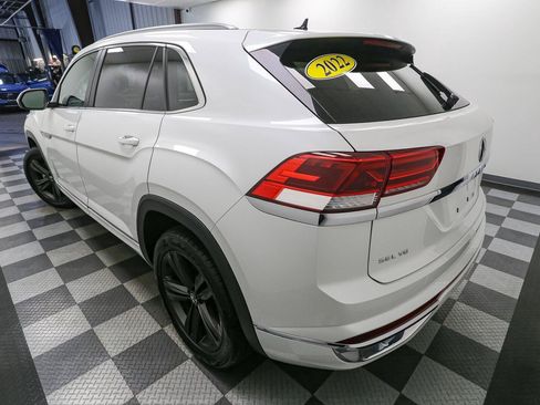Certified 2022 Volkswagen Atlas Cross Sport SEL R-Line AWD/4WD image 12