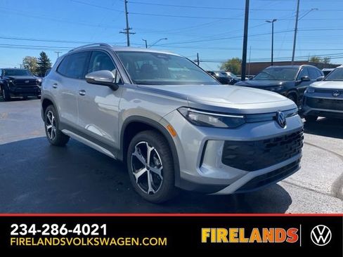 New 2025 Volkswagen Tiguan SE image 8