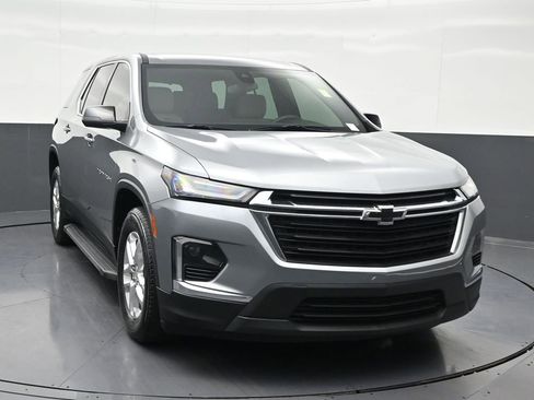 Used 2023 Chevrolet Traverse LS FWD image 8