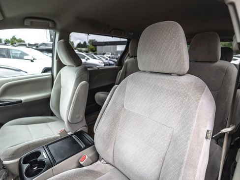 Used 2017 Toyota Sienna LE FWD image 20