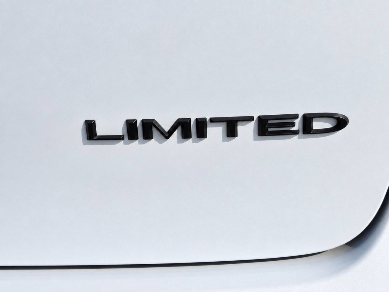 Used 2025 Chrysler Pacifica Limited FWD image 7