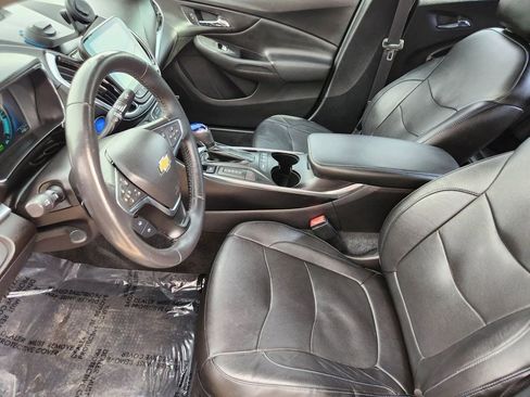 Used 2018 Chevrolet Volt Premier w/ Driver Confidence Package image 3