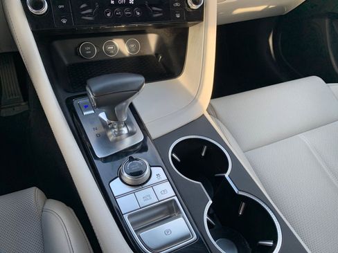 Used 2025 Genesis G70 2.5T image 41