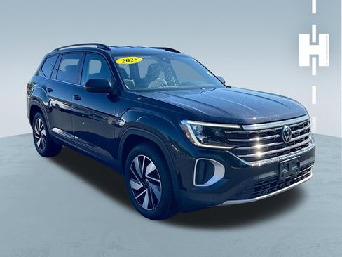 Used 2025 Volkswagen Atlas SE AWD/4WD image 1