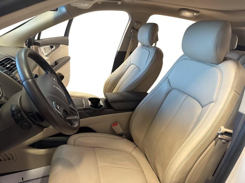 Used 2016 Lincoln MKX Reserve w/ Luxury Package FWD image 16