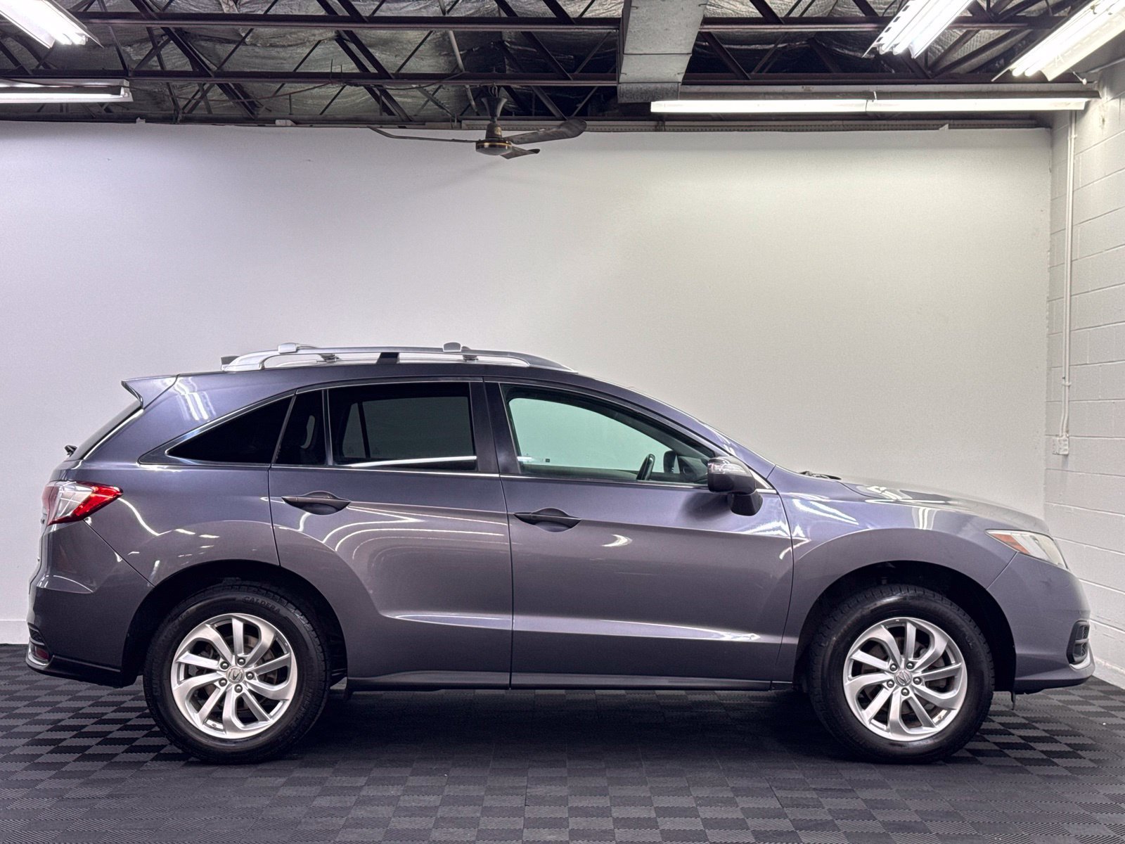Used 2017 Acura RDX w/ Technology Package AWD/4WD image 4