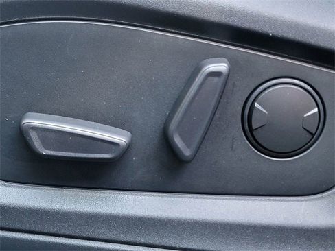 Certified 2022 Ford Explorer Limited w/ Equipment Group 301A image 4