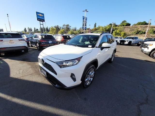 Used 2019 Toyota RAV4 XLE Premium w/ Carpet Mat Package FWD image 4