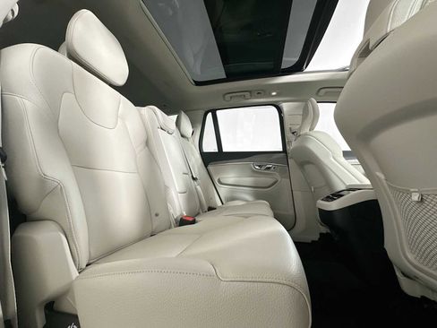 Used 2025 Volvo XC90 B5 Plus image 27