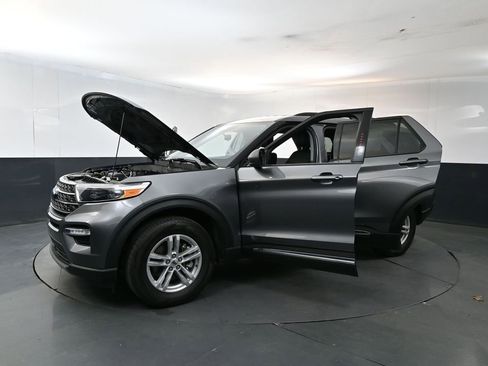 Used 2024 Ford Explorer XLT w/ Equipment Group 202A AWD/4WD image 27