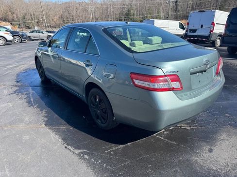 Used 2011 Toyota Camry LE image 3