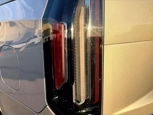 Certified 2022 Cadillac Escalade Premium Luxury w/ Performance Package image 32