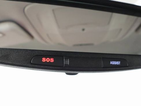 Used 2022 Chrysler Voyager LX image 20