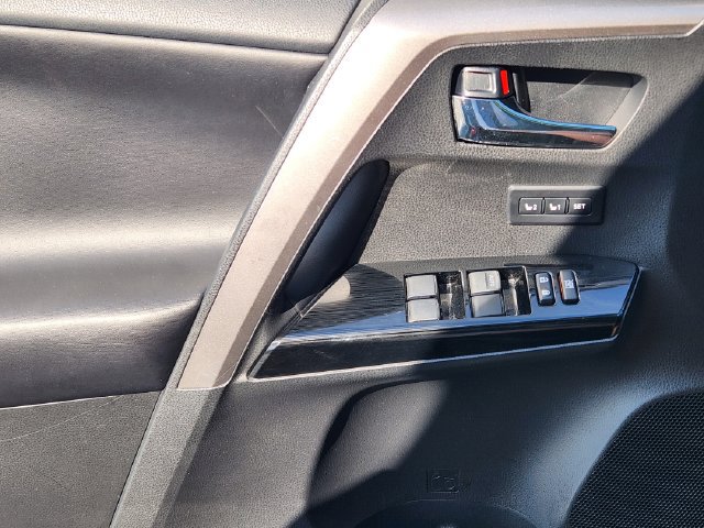 Used 2017 Toyota RAV4 Limited FWD image 25