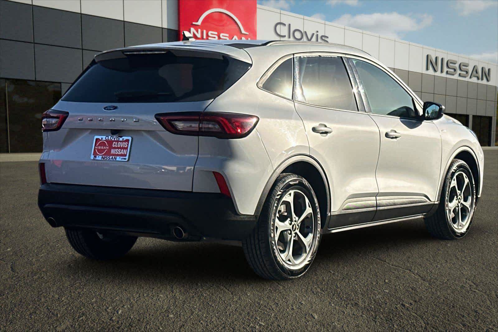 Used 2025 Ford Escape ST-Line FWD image 2