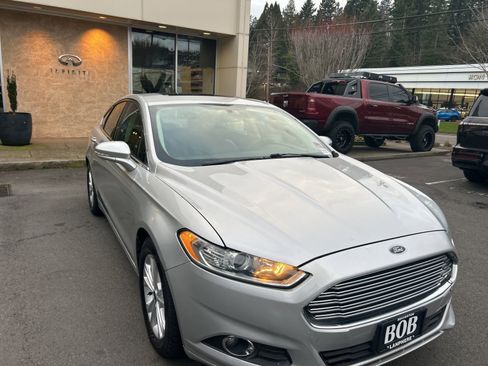 Used 2014 Ford Fusion SE w/ Equipment Group 202A image 3