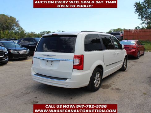 Used 2011 Chrysler Town & Country Touring FWD image 3