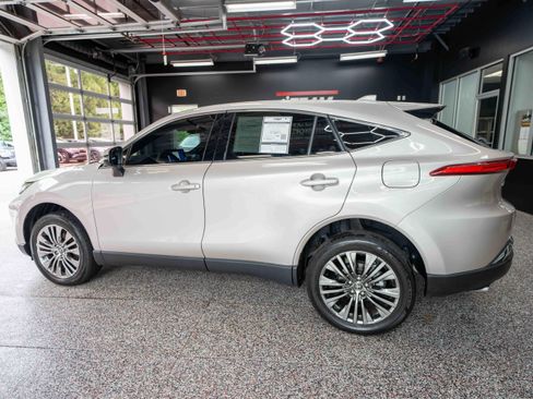 Used 2023 Toyota Venza Limited AWD/4WD image 2