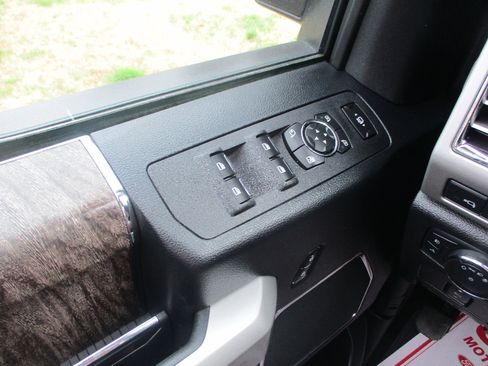 Used 2017 Ford F250 Lariat w/ Chrome Package image 17