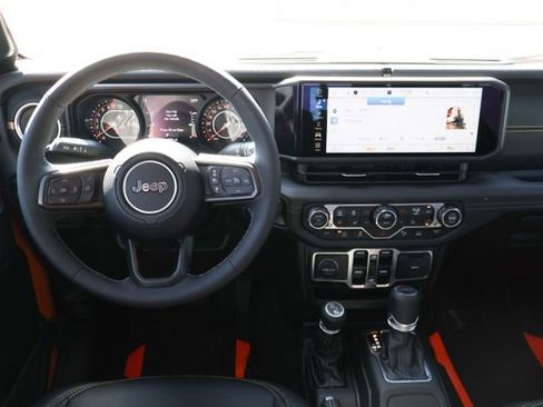 Used 2025 Jeep Gladiator Sport image 10