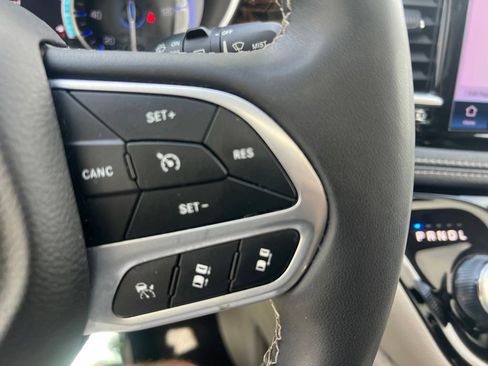 Certified 2023 Chrysler Pacifica Limited FWD image 34