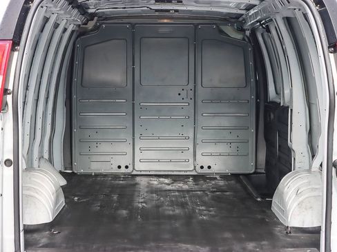 Used 2022 Chevrolet Express 3500 w/ Driver Convenience Package image 54