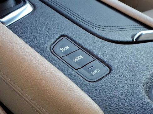 Used 2019 Cadillac XT5 AWD image 16