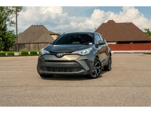 Used 2021 Toyota C-HR XLE FWD image 1