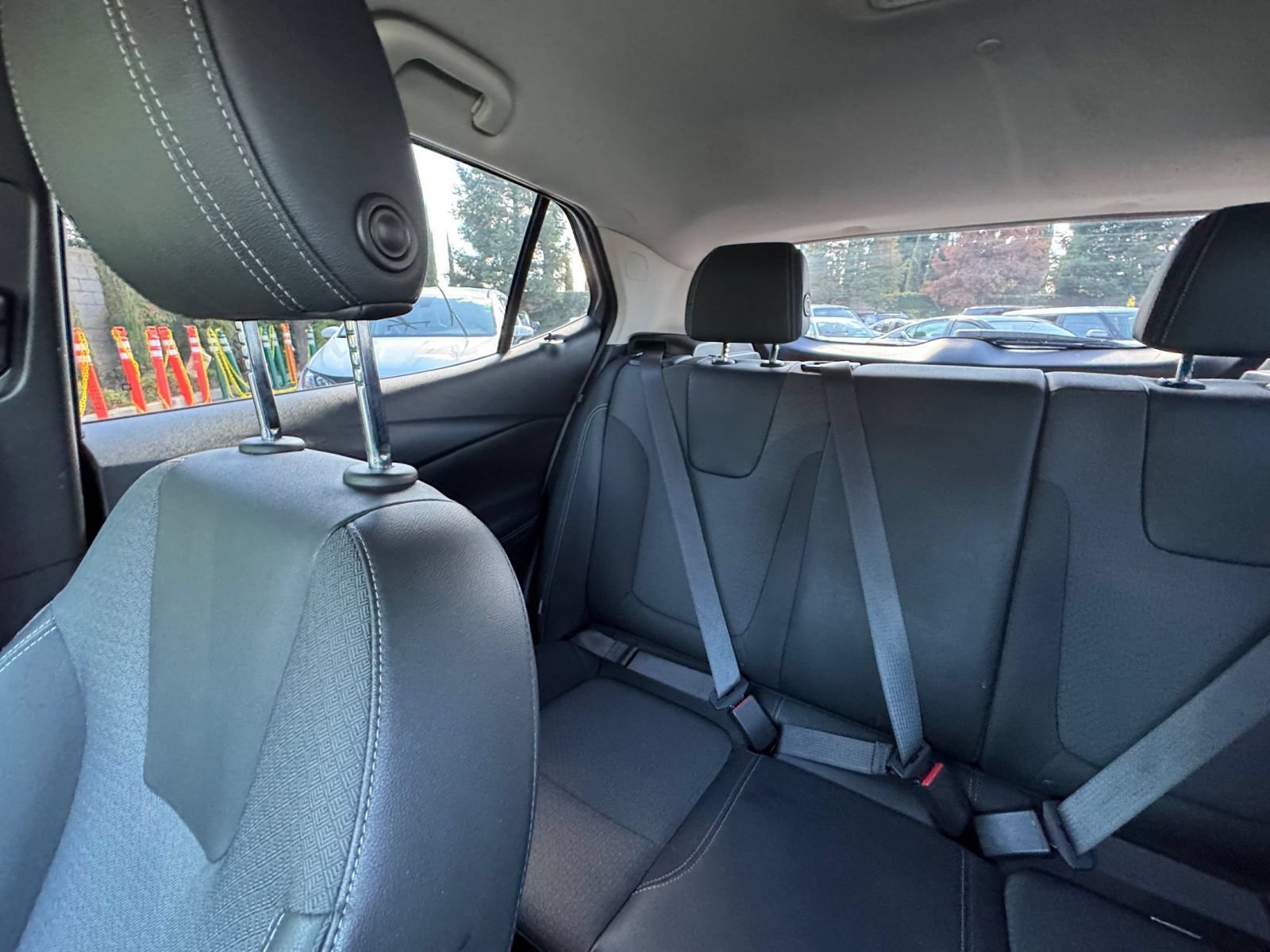 Used 2025 Buick Encore GX Preferred AWD/4WD image 37