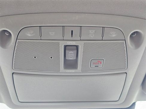 Used 2018 Nissan Rogue SL w/ Premium Package image 19