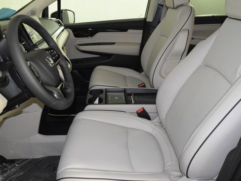 New 2026 Honda Odyssey Touring image 14