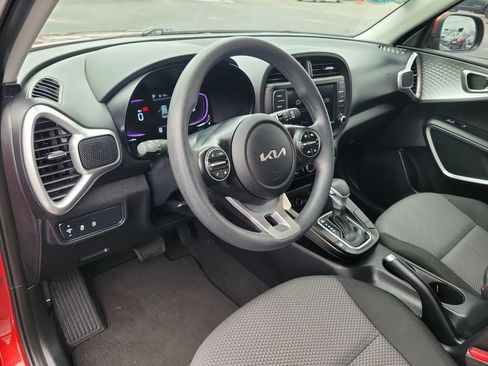 Used 2025 Kia Soul LX w/ LX Technology Package image 15