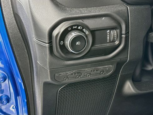 Used 2025 Jeep Wrangler Unlimited Sahara AWD/4WD image 10