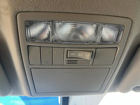 Used 2014 Toyota Venza LE image 32