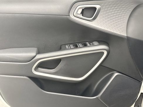 Used 2025 Kia Soul S FWD image 9