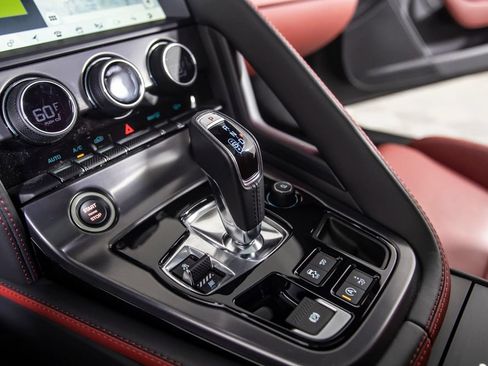 Used 2024 Jaguar F-TYPE R AWD/4WD image 31