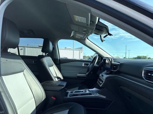 Used 2024 Ford Explorer XLT w/ Equipment Group 202A AWD/4WD image 7