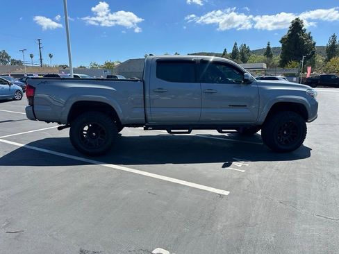 Used 2019 Toyota Tacoma TRD Sport w/ Technology Package image 4