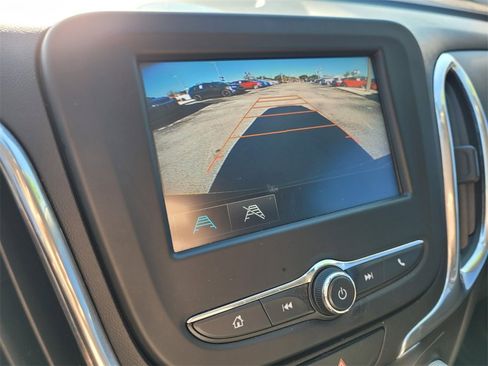 Used 2018 Chevrolet Equinox LT image 34