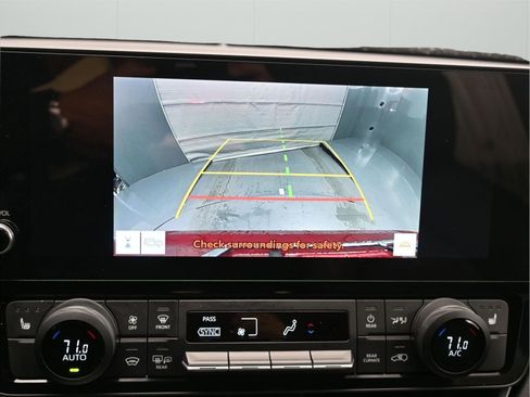 Used 2024 Toyota Grand Highlander XLE FWD image 13