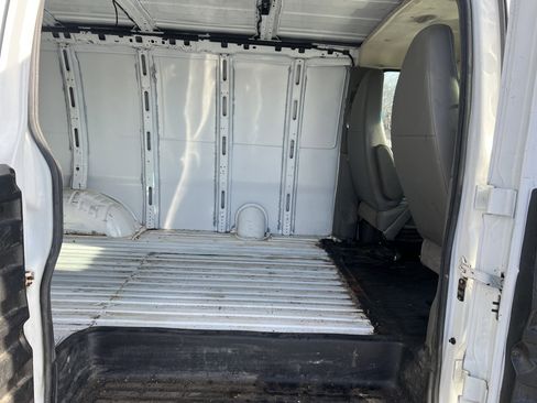 Used 2017 Chevrolet Express 3500 Work Van image 10
