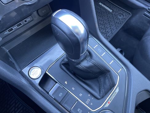 Used 2018 Volkswagen Tiguan SE w/ Panoramic Sunroof Package image 14