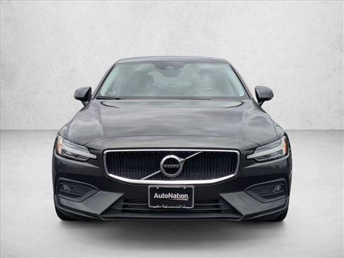 Used 2021 Volvo S60 T5 Momentum FWD image 2