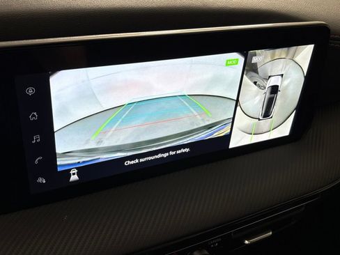 Certified 2025 Nissan Kicks SR FWD image 36