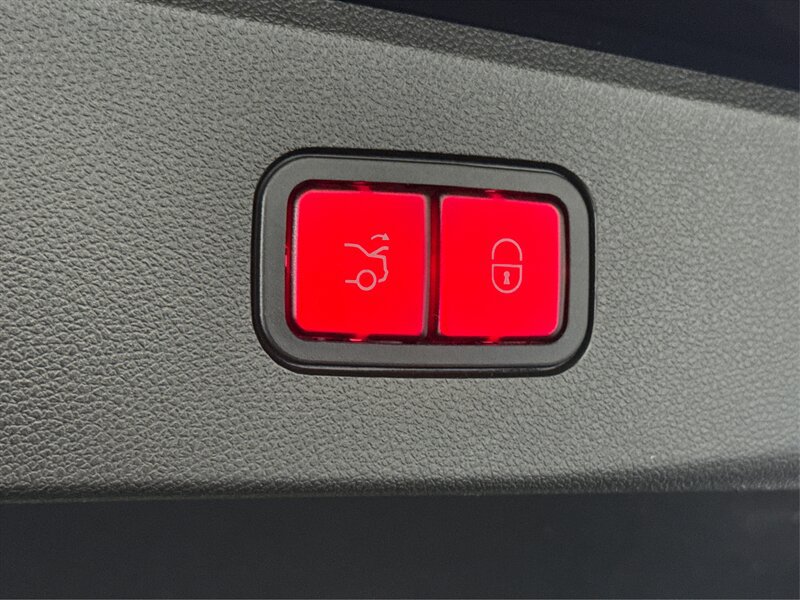 Used 2014 Mercedes-Benz E 350 Sedan image 18