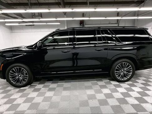 Used 2025 Cadillac Escalade ESV Sport Platinum AWD/4WD image 15