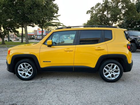 Used 2015 Jeep Renegade Latitude FWD image 4